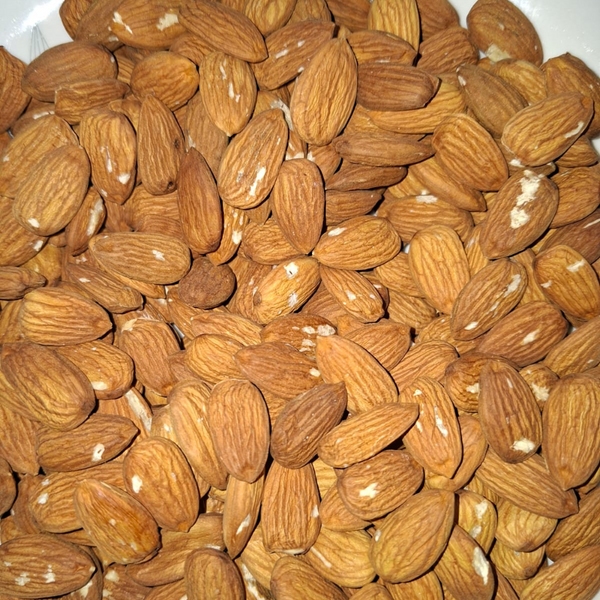 Almendras con daño mecánico